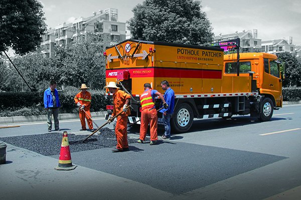 Hot mix transporter in China